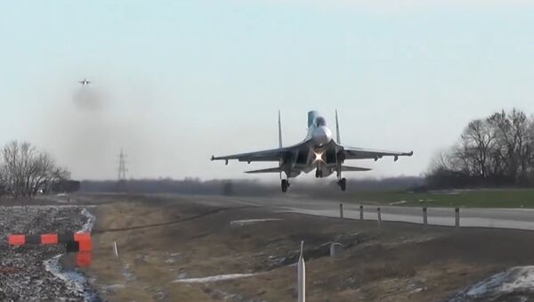 Боевые самолеты приземлились на шоссе под Ростовом - Sputnik Արմենիա