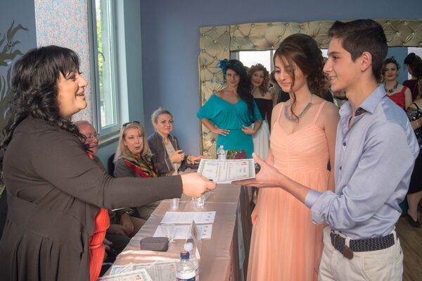 Сирийским армянам торжественно вручили сертификаты, позволяющие работать в Армении Сирийским армянам торжественно вручили сертификаты, позволяющие работать в Армении - Sputnik Армения