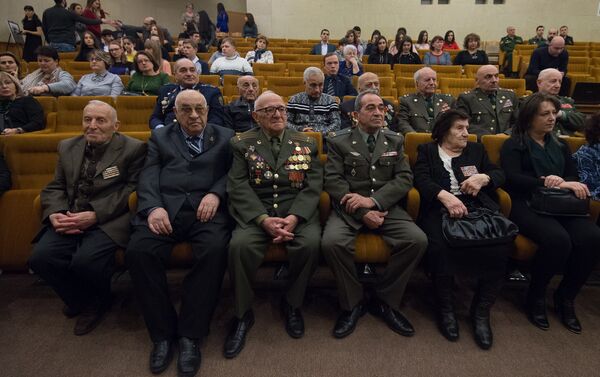 Чествование ветеранов, имеющих статус «Житель блокадного Ленинграда» и вручение поздравительных писем - Sputnik Армения