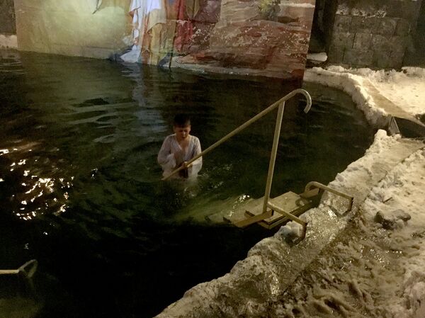 Крещенское купание в Гюмри Крещенское купание в Гюмри - Sputnik Армения