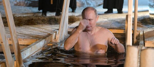 Президент РФ В. Путин принял участие в крещенских купаниях на озере Селигер Президент РФ В. Путин принял участие в крещенских купаниях на озере Селигер - Sputnik Армения