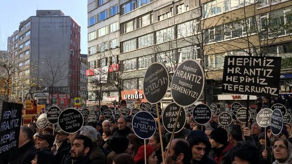 Акция в день рождения Гранта Динка в Стамбуле, Турция - Sputnik Армения