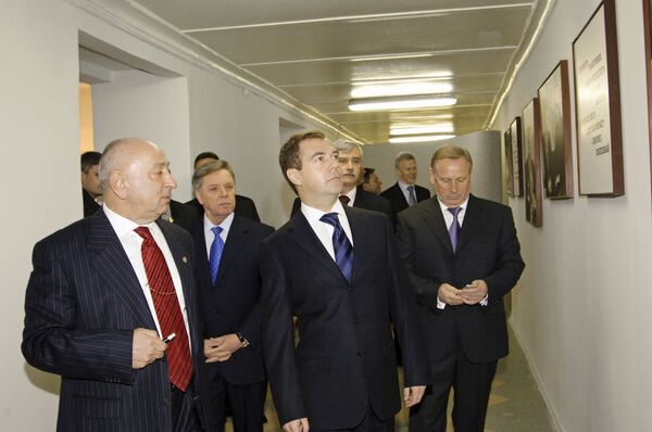 Во время посещения Объединенного института ядерных исследований в Дубне. Во время посещения Объединенного института ядерных исследований в Дубне. - Sputnik Армения