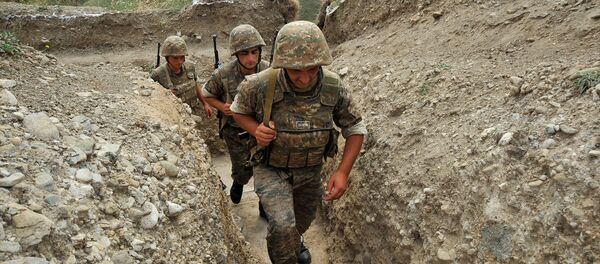 Армянские военнослужащие на позициях - Sputnik Армения