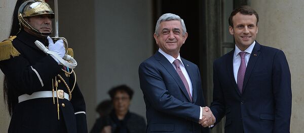 Президенты Франции и Армении Эммануэль Макрон и Серж Саргсян Президенты Франции и Армении Эммануэль Макрон и Серж Саргсян - Sputnik Արմենիա