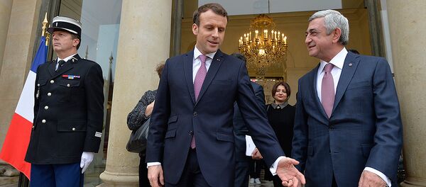 Президенты Франции и Армении Серж Саргсян и Эммануэль Макрон после совместной пресс-конференции в рамках рабочего визита во Францию (23 января 2018). Париж, Франция. Президенты Франции и Армении Серж Саргсян и Эммануэль Макрон после совместной пресс-конференции в рамках рабочего визита во Францию (23 января 2018). Париж, Франция. - Sputnik Армения