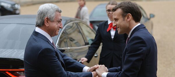 Президенты Франции и Армении Серж Саргсян и Эммануэль Макрон после совместной пресс-конференции в рамках рабочего визита во Францию (23 января 2018). Париж, Франция. Президенты Франции и Армении Серж Саргсян и Эммануэль Макрон после совместной пресс-конференции в рамках рабочего визита во Францию (23 января 2018). Париж, Франция. - Sputnik Արմենիա