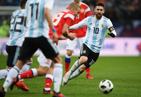 Лидер аргентинской сборной Лионель Месси в товарищеском матче между национальными командами России и Аргентины. - Sputnik Армения