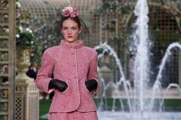Показ новой коллекции Карла Лагерфельда, созданной для дома моды Chanel (23 января 2018). Париж, Франция. - Sputnik Армения