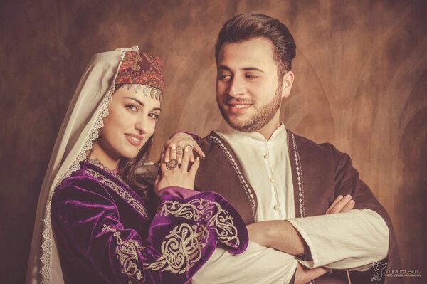 Дизайнер Гор Ароян с женой Ани Хачатрян Дизайнер Гор Ароян с женой Ани Хачатрян - Sputnik Արմենիա