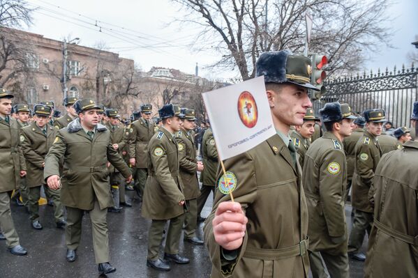Զինծառայողները մասնակցում են խաչերթին` նվիրված Սուրբ Սարգսի տոնին - Sputnik Արմենիա