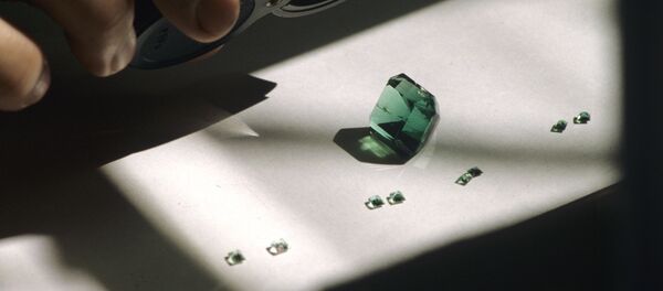 Малышевское изумрудно-бериллиевое месторождение. Обогатительная фабрика. Изумруд весом 37 карат. - Sputnik Արմենիա