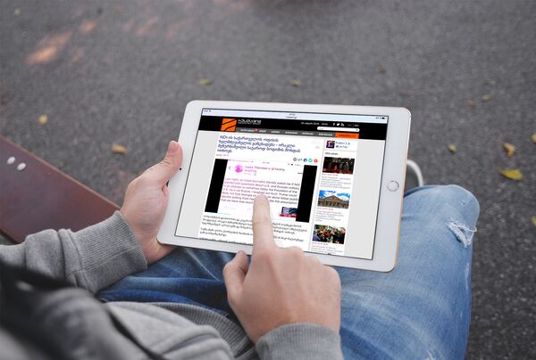 Пост руководителя Национального демократического института США Лоры Торнтон в социальной сети Facebook Пост руководителя Национального демократического института США Лоры Торнтон в социальной сети Facebook - Sputnik Армения