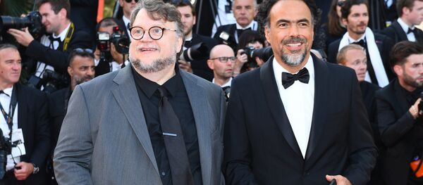 Режиссер Гильермо дель Торо (слева) и Алехандро Гонсалес Иньярриту на красной дорожке 70-го Каннского международного кинофестиваля. Режиссер Гильермо дель Торо (слева) и Алехандро Гонсалес Иньярриту на красной дорожке 70-го Каннского международного кинофестиваля. - Sputnik Արմենիա