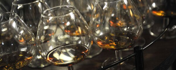 Бокал коньяка - Sputnik Армения