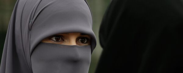 Женщина в хиджабе Женщина в хиджабе - Sputnik Армения