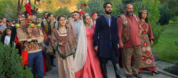 Армянская традиционная свадьба. Айк Ераносян и Сирарпи Леране Ходжабагян - Sputnik Արմենիա