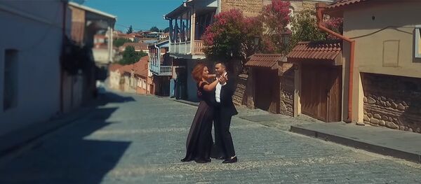 Кадр из клипа Андре и Нини Шермандини В стране цветов Кадр из клипа Андре и Нини Шермандини В стране цветов - Sputnik Армения