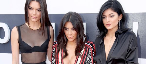 Кендалл Дженнер, Ким Кардашян и Кайли Дженнер на MTV Video Music Awards (24 августа 2014). Инглвуд, Калифорния, США - Sputnik Армения