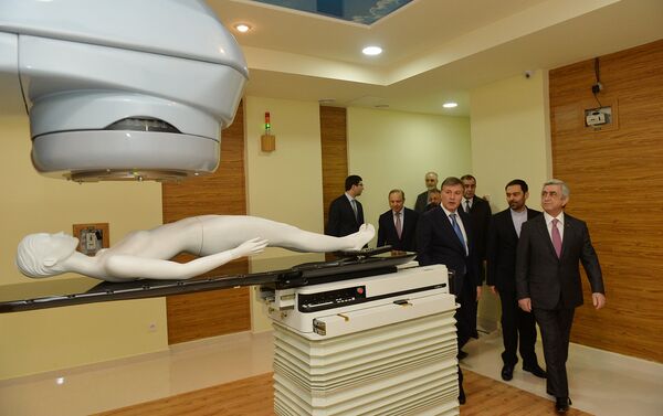 Президент Серж Саргсян в Национальном центре онкологии (3 февраля 2018). Ереван, Армения - Sputnik Армения