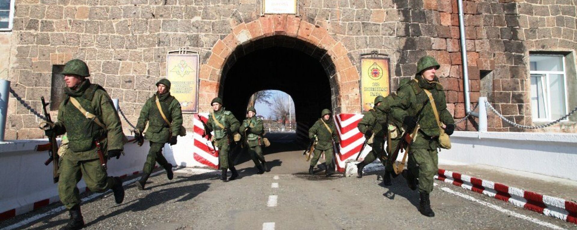 В Армении военнослужащие отразили атаку на штаб военной базы ЮВО условной диверсионной группы. - Sputnik Արմենիա, 1920, 01.07.2021