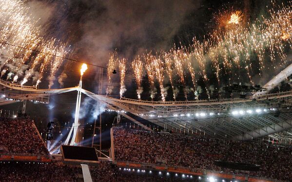 Праздничный салют в честь зажжения Олимпийского котла на торжественной церемонии открытия XXVIII летних Олимпийский игр (13 августа 2004). Афины, Греция - Sputnik Армения