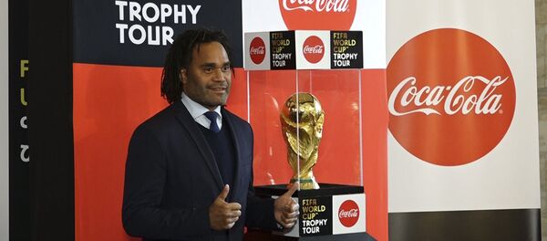 Кубок чемпионата мира показали армянским фанатам Кубок чемпионата мира показали армянским фанатам - Sputnik Армения