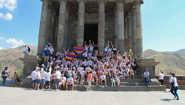 Участники программы Ари тун в Гарни - Sputnik Армения