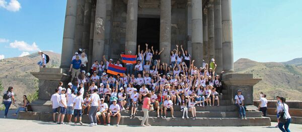 Участники программы Ари тун в Гарни - Sputnik Армения