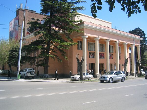 Будет самым крутым в регионе: экс-премьер Грузии Иванишвили строит армянский театр - Sputnik Армения