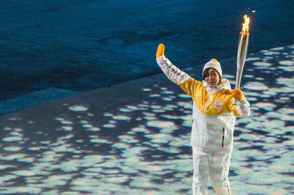 Факелоносец на церемонии открытия XXIII Зимних игр (9 февраля 2018). Пхенчхан, Южная Корея - Sputnik Армения
