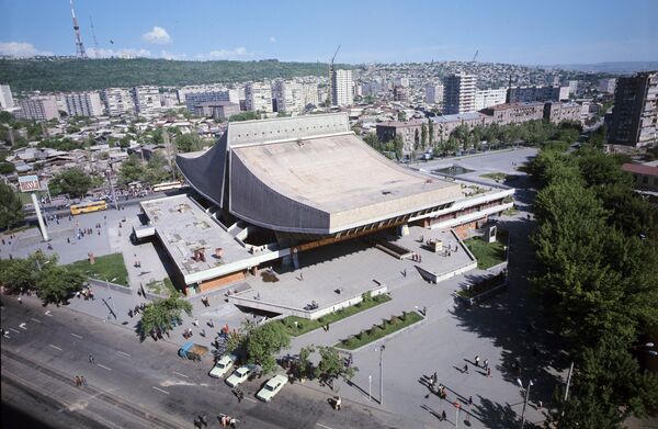 Толстая усатая тетя и чашка позавчерашнего кваса: как история в Армении ходит кругами - Sputnik Армения