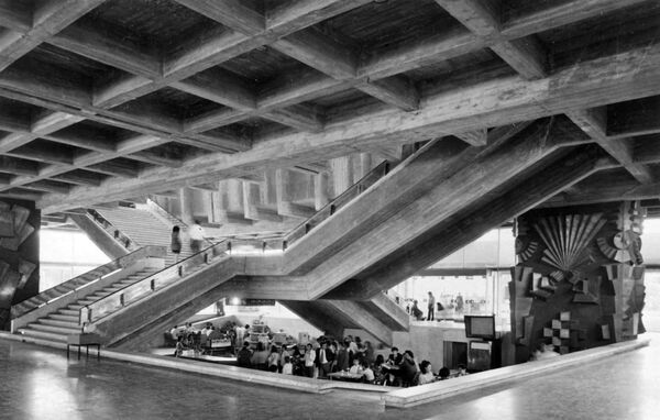 Толстая усатая тетя и чашка позавчерашнего кваса: как история в Армении ходит кругами - Sputnik Армения