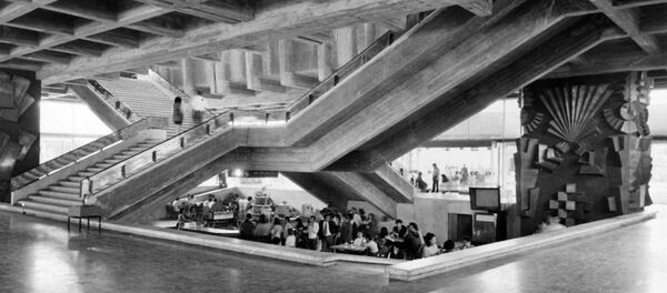 Кессоны. Потолок кинотеатра Россия в Ереване. 1979. Архитекторы Г. Г. Погосян, А. А. Тарханян, С. Е. Хачикян и др. - Sputnik Армения