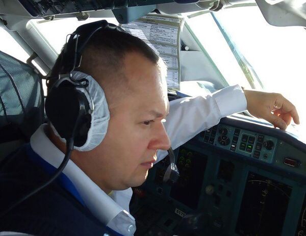 Второй пилот самолета самолета Ан-148-100В авиакомпании Саратовские авиалинии Сергей Гамбарян - Sputnik Армения