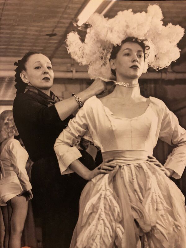 Айрин Шарафф на примерках Айрин Шарафф на примерках - Sputnik Արմենիա