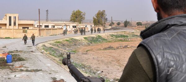 Крупное наступление сирийских правительственных войск (9 февраля 2018). Деревня Каср Аль-Али, Идлиб, Сирия - Sputnik Армения
