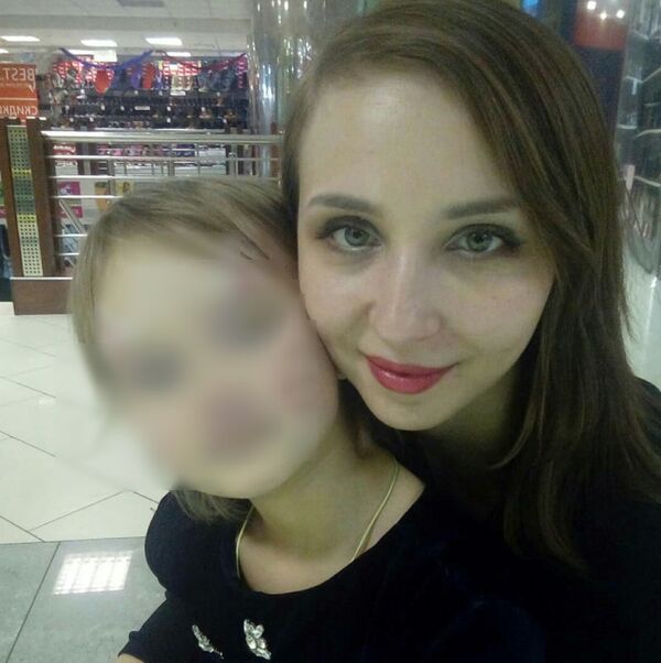 Оксана Красова с дочерью - Sputnik Армения