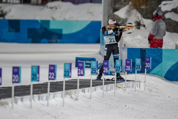 Эстонская биатлонистка Йоханна Талихярм на стрельбище гонки преследования среди женщин (12 февраля 2018). Пхенчхан, Южная Корея - Sputnik Армения