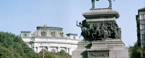 Памятник Царю-Освободителю на площади Народного собрания. - Sputnik Армения