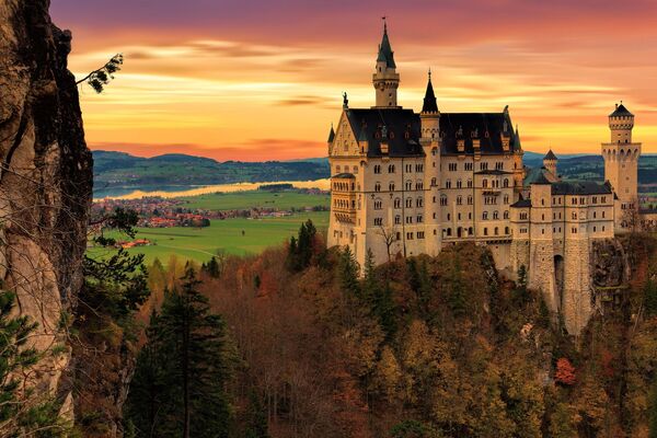 Замок Нойшванштайн — романтический замок баварского короля Людвига II около городка Фюссен и замка Хоэншвангау в юго-западной Баварии, недалеко от австрийской границы. - Sputnik Армения