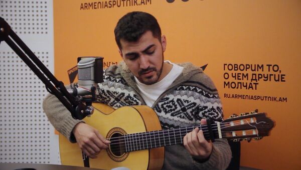 Երգիչ Վիգեն Հովսեփյանը Sputnik Արմենիայի տաղավարում երգեց «Գուլո» ստեղծագործությունը - Sputnik Արմենիա