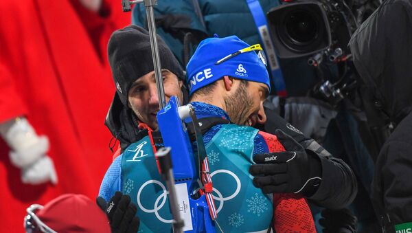 Ֆրանսիացի բիաթլոնիստ Մարտեն Ֆուրկադը 23–րդ ձմեռային Օլիմպիադայում 4–րդ ոսկե մեդալը նվաճելուց հետո (2018թ. փետրվարի 18), Փհենչհան - Sputnik Արմենիա