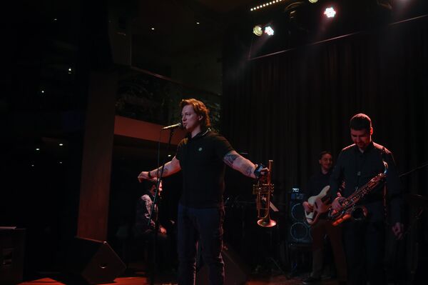 Российский музыкант-джазмен, виртуозный трубач Вадим Эйленкриг впервые выступил в Армении, дав два концерта вместе со своим бэндом Российский музыкант-джазмен, виртуозный трубач Вадим Эйленкриг впервые выступил в Армении, дав два концерта вместе со своим бэндом - Sputnik Армения