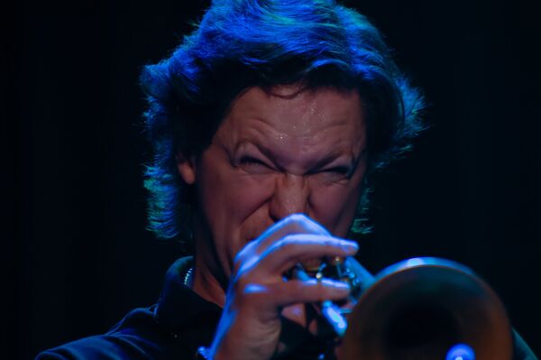 Российский музыкант-джазмен, виртуозный трубач Вадим Эйленкриг впервые выступил в Армении, дав два концерта вместе со своим бэндом Российский музыкант-джазмен, виртуозный трубач Вадим Эйленкриг впервые выступил в Армении, дав два концерта вместе со своим бэндом - Sputnik Армения