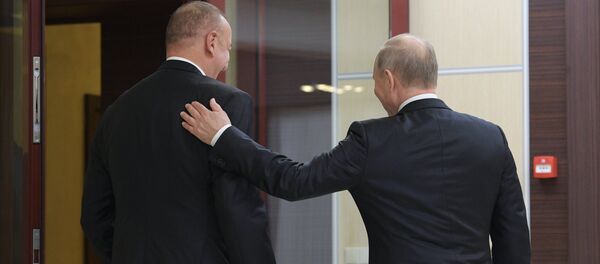 Президенты РФ и Азербайжана Владимир Путин и Ильхам Алиев на неформальной встрече глав государств СНГ Президенты РФ и Азербайжана Владимир Путин и Ильхам Алиев на неформальной встрече глав государств СНГ - Sputnik Армения