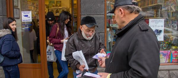 Посетители книжного магазина Букинист Посетители книжного магазина Букинист - Sputnik Արմենիա