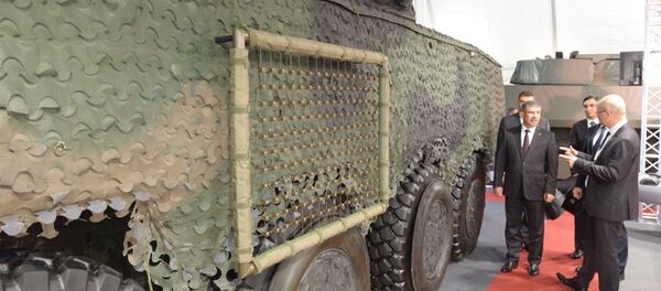 Министр обороны Азербайджана генерал-полковник Закир Гасанов принимает участие на международной выставке оборонной промышленности MSPO - 2017 - Sputnik Армения