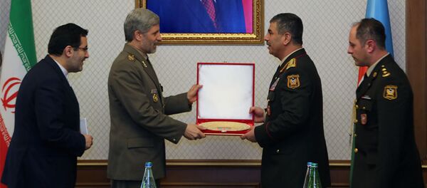 Министр обороны Азербайджанa Закир Гасанов встретился с Министром обороны и поддержки Вооруженных сил Ирана Амиром Хатеми Министр обороны Азербайджанa Закир Гасанов встретился с Министром обороны и поддержки Вооруженных сил Ирана Амиром Хатеми - Sputnik Армения