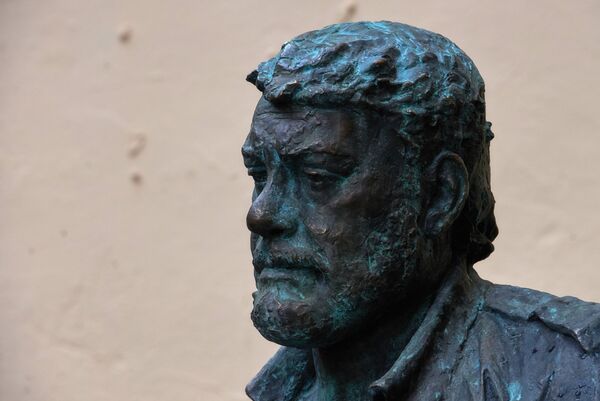 Памятник Сергею Довлатову в Санкт-Петербурге - Sputnik Армения